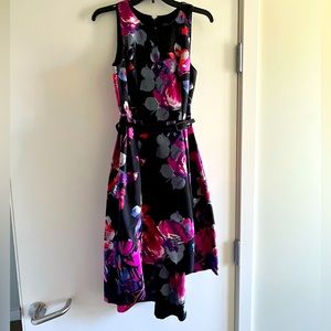 Vince Camuto Size 6 floral high-low dress